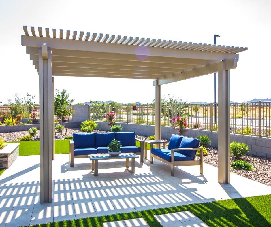 Une pergola bioclimatique : bonne ou mauvaise idée