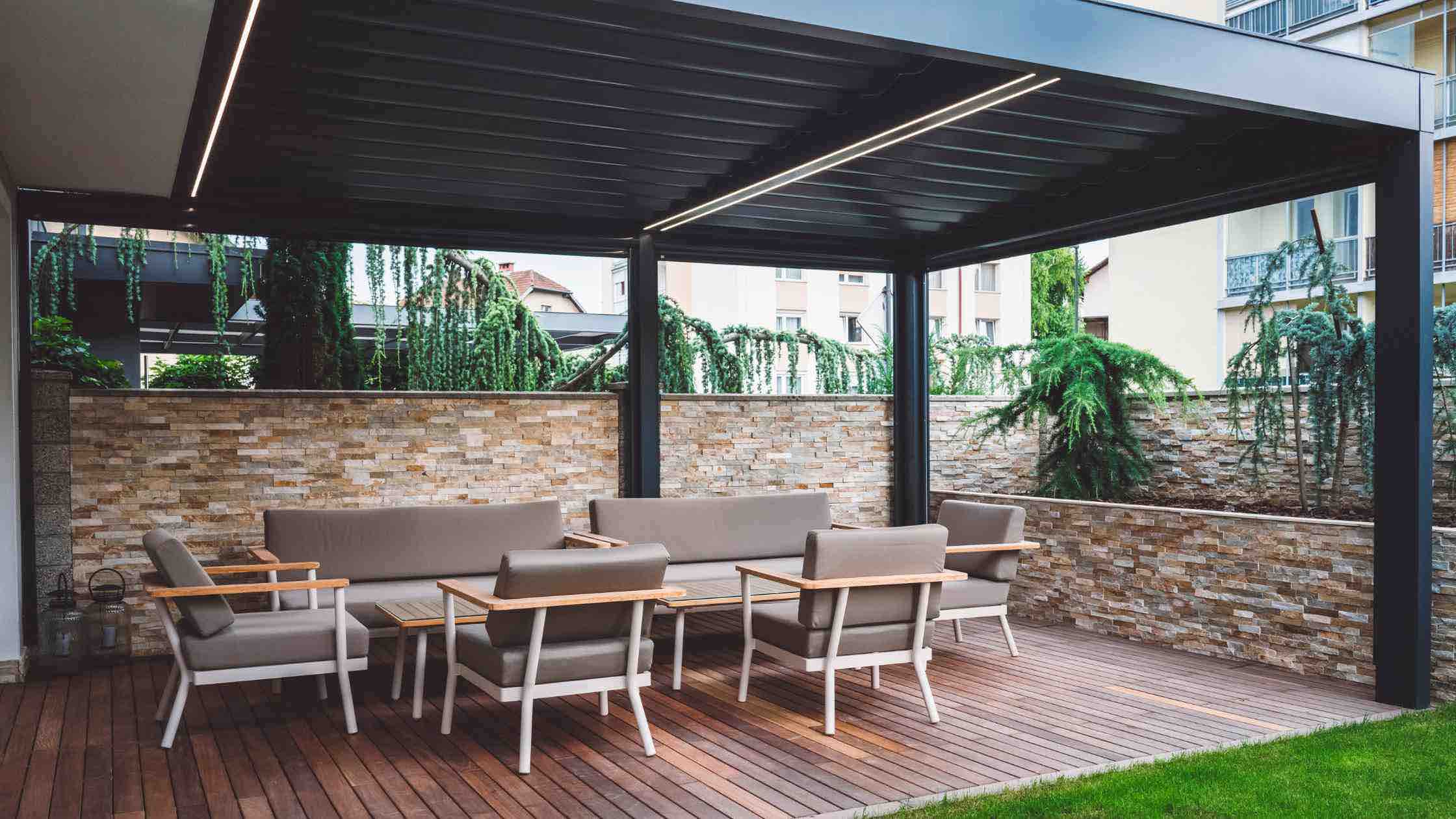 5 solutions pour protéger sa terrasse du soleil